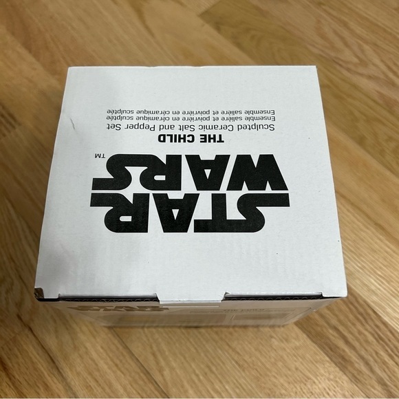 Star Wars The Child Ceramic Salt Pepper Shaker Set NEW Mandalorian Yoda Green - Picture 5 of 5